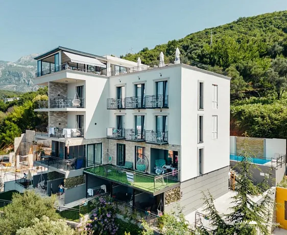 Panoramik Manzaralı Modern Butik Otel – Adriyatik'te Lüks Yatırım Fırsatı